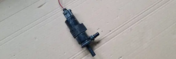Audi RS5 Windscreen/windshield washer pump 8W0955647