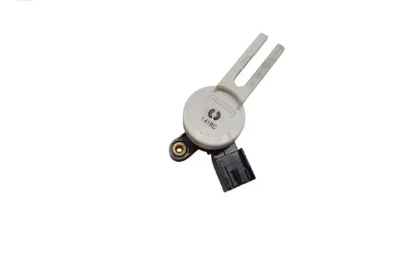 Opel Insignia A Clutch pedal sensor 25889337 1418C