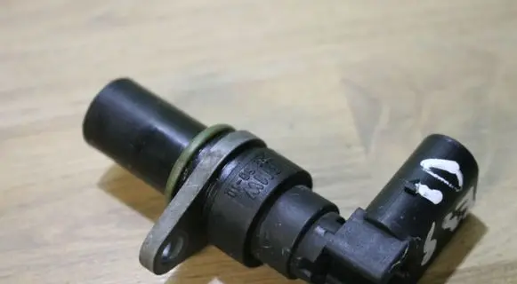 BMW 5 E39 Crankshaft position sensor 2247926