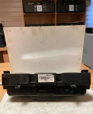 Volkswagen PASSAT B6 Speedometer (instrument cluster) 3C0920870G V0033000