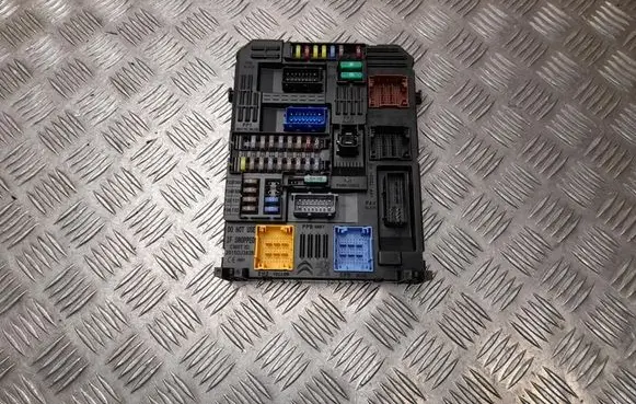 Citroen DS7 Crossback Comfort/convenience module 9832881380