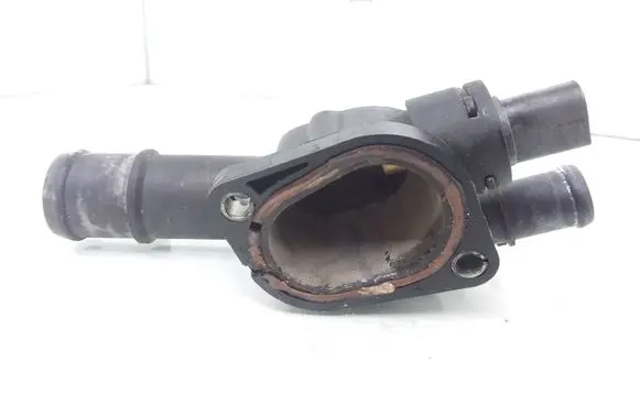 Volkswagen PASSAT B6 Engine coolant pipe/hose 03G121132B 06A919501A