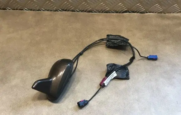 Mercedes-Benz E A207 Aerial GPS antenna A2078201375