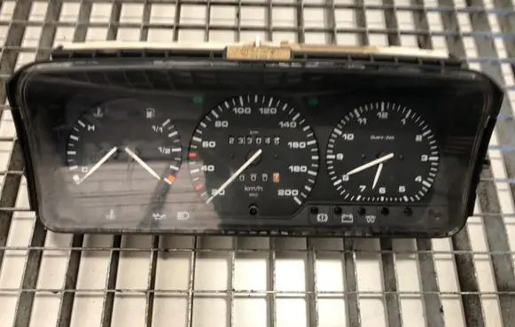 Speedometer (instrument cluster)