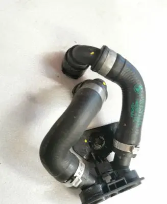 Engine coolant pipe/hose