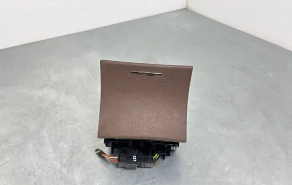 Mercedes-Benz S W221 12 V Socket (rear) A2218200009