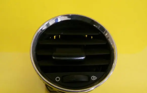 Peugeot 308 Dash center air vent grill 9658515377