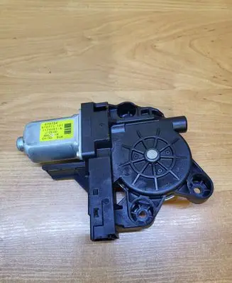 Volvo S80 Front door window regulator motor 1174081A 970715101