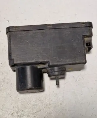 Volkswagen PASSAT B4 Vacuum pump 357862257