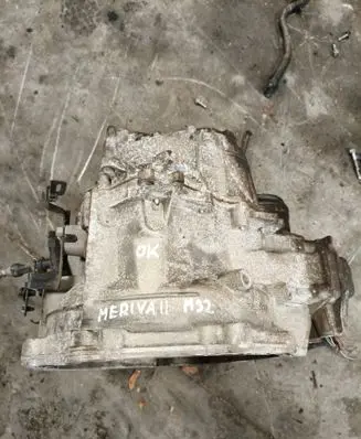 Opel Meriva B Manual 6 speed gearbox 55569878 M32