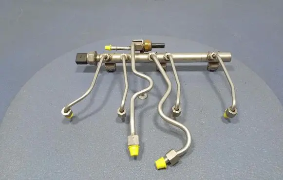 BMW 1 E82 E88 Fuel main line pipe 7582474