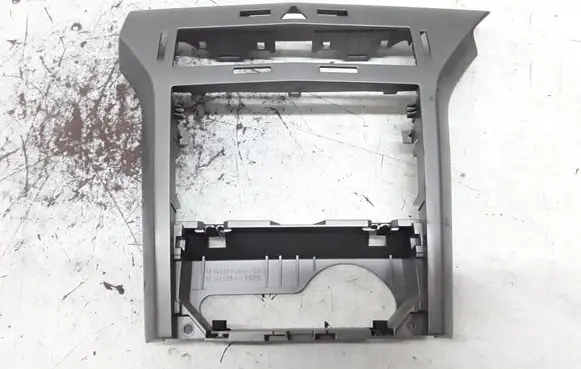 Opel Astra H Dashboard center trim panel 331985437