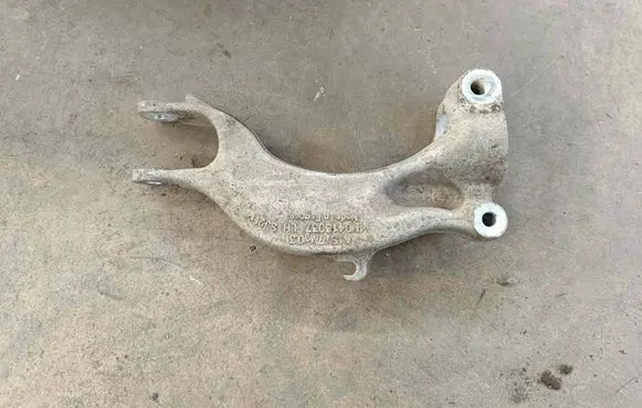 Audi Q7 4M Lower shock absorber bracket 4M0413037 A1617M03
