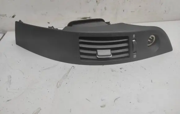Toyota Corolla Verso E121 Dash center air vent grill 5568064010 5567064020