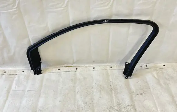Opel Crossland X Front door glass trim molding 13452116 461128837 51626R