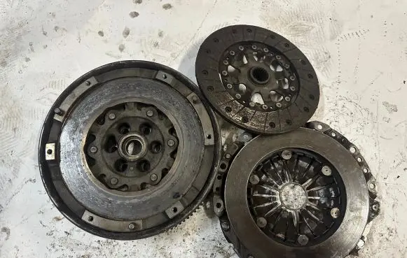 BMW 3 E90 E91 Dual mass flywheel 7560876