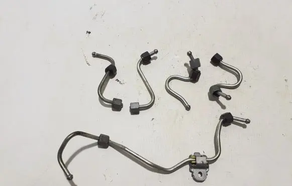 Ford Kuga II Fuel injector supply line/pipe 