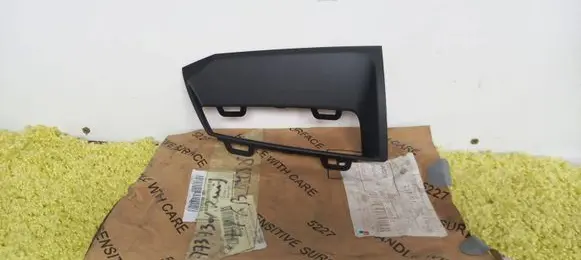 Audi Q7 4M Front bumper lower grill 4m0807698