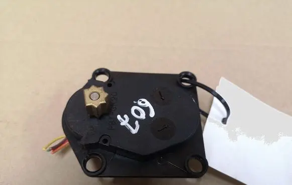 Peugeot 607 Air flap motor/actuator 657102J