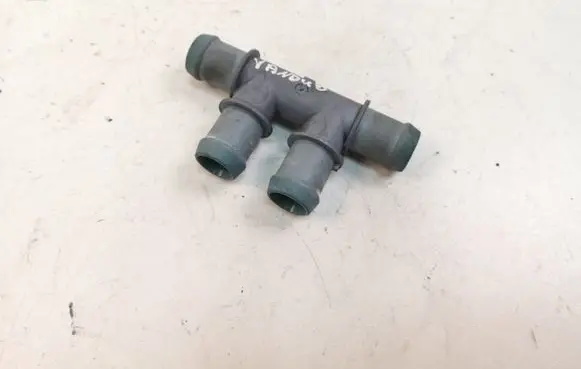 Nissan Juke I F15 Engine coolant pipe/hose 2029223