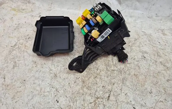Citroen C3 Aircross Fuse module 9804848580