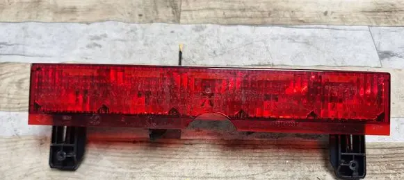 Third/center stoplight