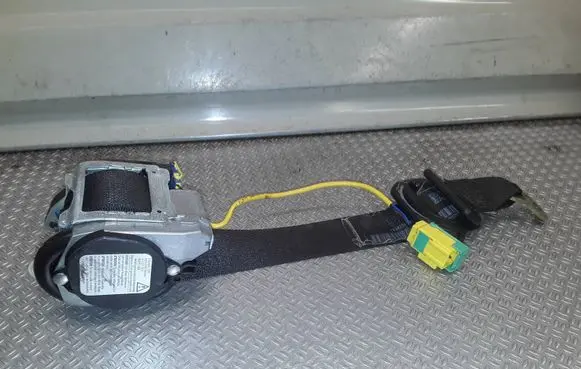 Porsche Cayenne (9PA) Rear seatbelt 7L0857806C