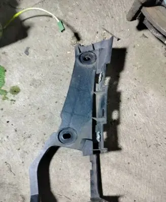 Smart ForTwo I Fender mounting bracket 0000915