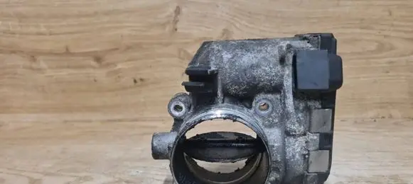 Volvo V70 Throttle valve 8692720