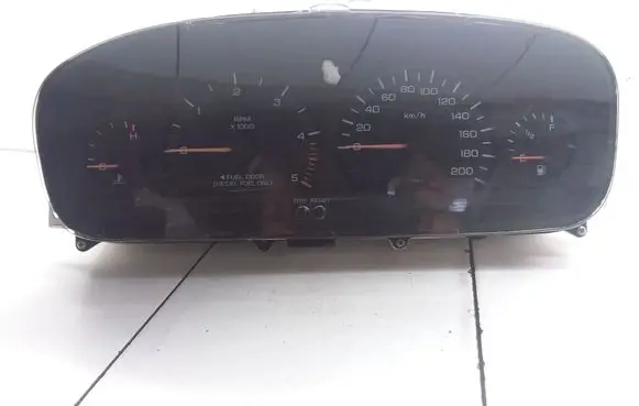 Chrysler Voyager Speedometer (instrument cluster) P04685629