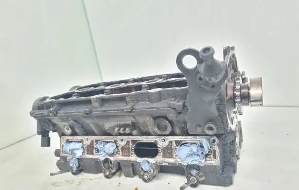 Volkswagen PASSAT B6 Engine head 06F103373