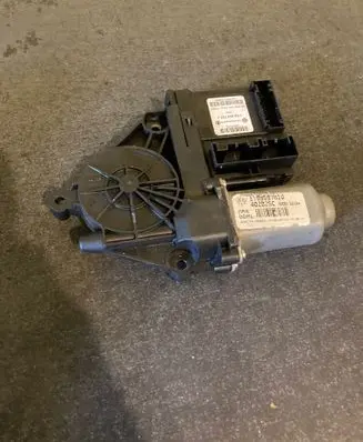 Volkswagen Caddy Front door window regulator motor 1T0959701D CS646960XL 402025C