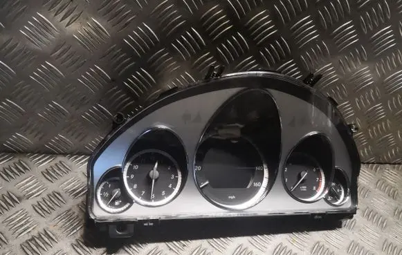 Mercedes-Benz E W212 Speedometer (instrument cluster) 2125409647 A2125409647