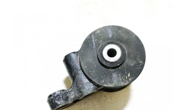 Mazda 626 Engine mount bracket