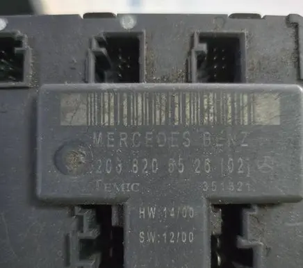 Mercedes-Benz C W203 Door control unit/module 2038205526 351321