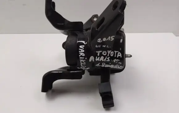 Toyota Auris E180 Engine mount bracket
