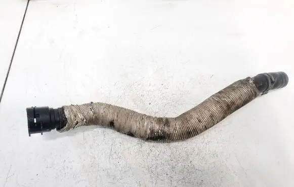 Engine coolant pipe/hose