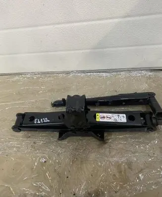 Chrysler Voyager Lift Jack 04772483AE 2122