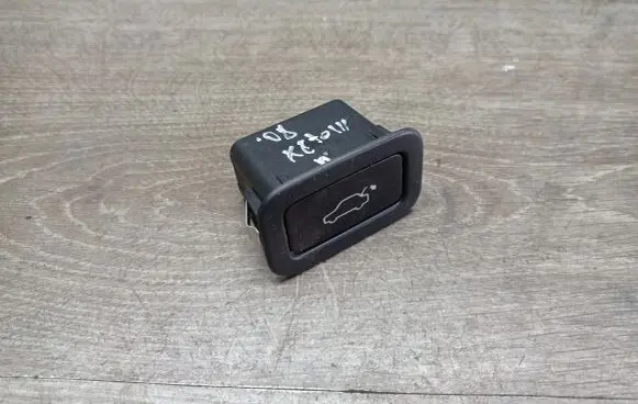 Volvo XC70 Tailgate/boot open switch button 30739237