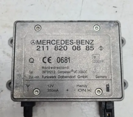 Mercedes-Benz E W211 Antenna control unit 2118200885 09701212