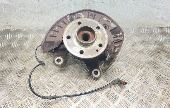 Mercedes-Benz Vito Viano W639 Front wheel hub A6395401017