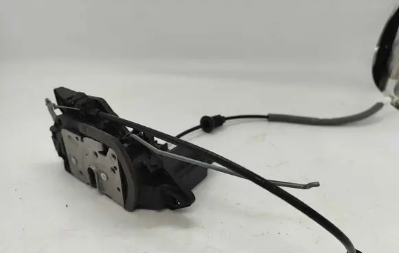 Volvo XC60 Front door lock 31440997