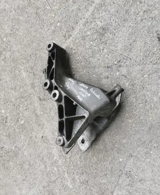 Chevrolet Captiva Engine mounting bracket