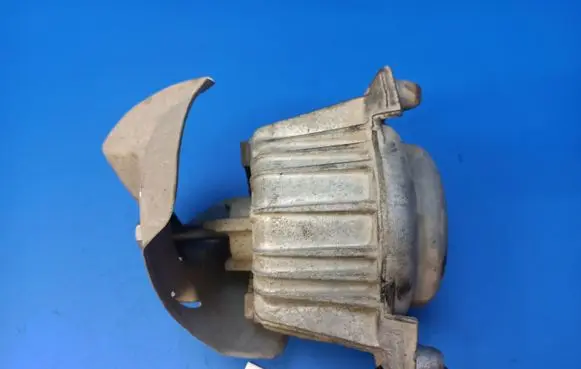 Mercedes-Benz E W212 Engine mount bracket A2122406417