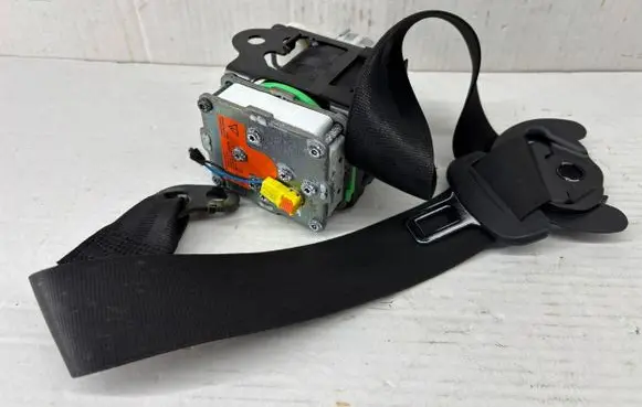 Porsche Cayenne (92A) Middle seatbelt (rear) 7N0857737