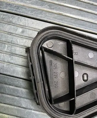 BMW 3 E90 E91 Headlight/headlamp dust cover 1305239290