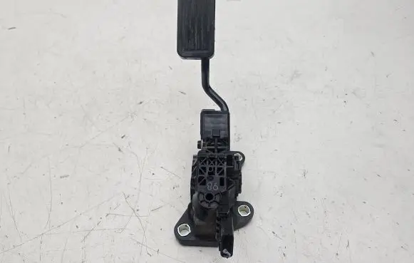Honda CR-V Accelerator throttle pedal 2700000400