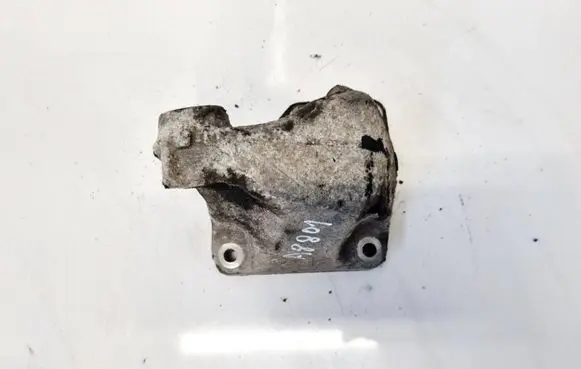 Engine mounting bracket