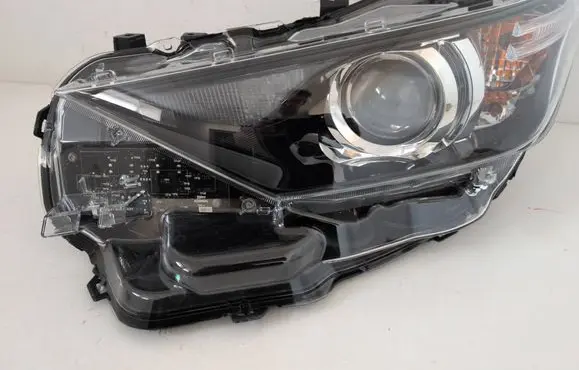 Toyota Auris E180 Headlight/headlamp 8117002K30 90078096