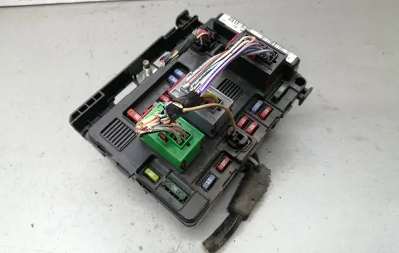 Citroen Berlingo Fuse module 9650618280 BSMB5